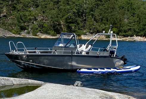 Anytec 530 SP med 115 hk Suzuki stulen på Ingarö öster om Stockholm